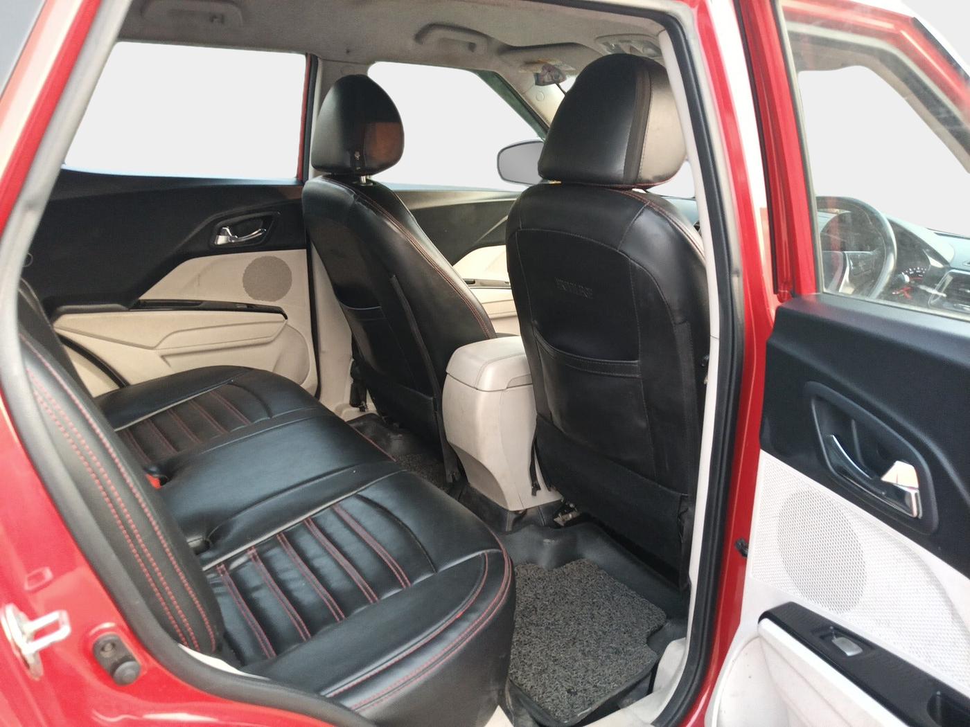 2021 Mahindra XUV300 W8 1.2 PETROL, Petrol, Manual, 69,477 km, interior