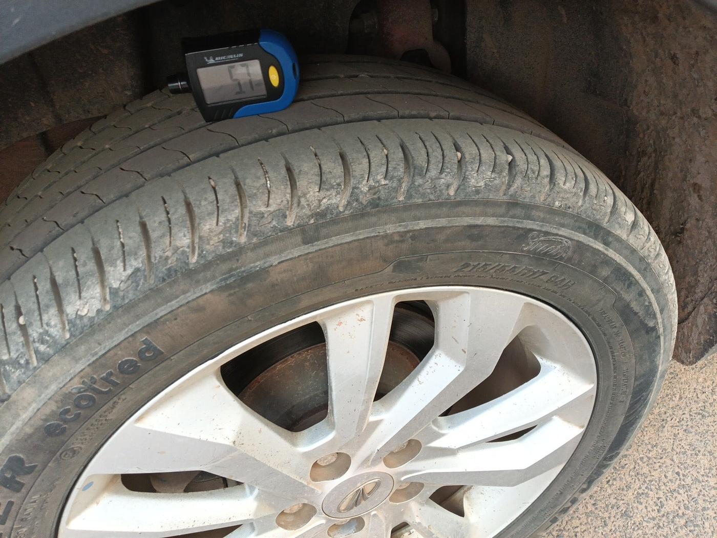 2021 Mahindra XUV300 W8 1.2 PETROL, Petrol, Manual, 69,477 km, tyre