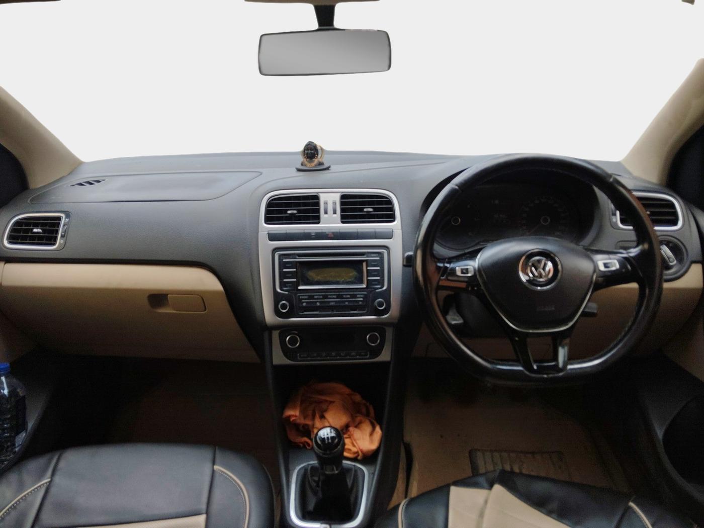 2014 Volkswagen Polo TRENDLINE 1.5L, Diesel, Manual, 1,07,361 km, interior