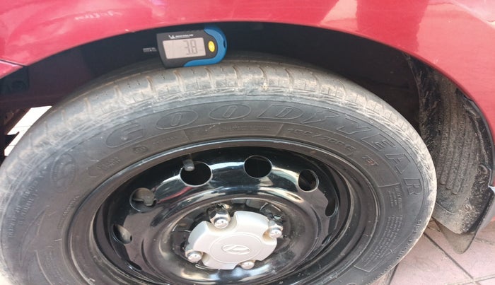 2017 Hyundai Eon ERA +, Petrol, Manual, 28,690 km, tyre