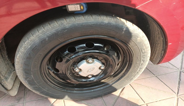 2017 Hyundai Eon ERA +, Petrol, Manual, 28,690 km, tyre