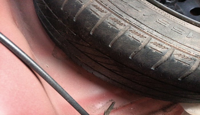 2017 Hyundai Eon ERA +, Petrol, Manual, 28,690 km, tyre