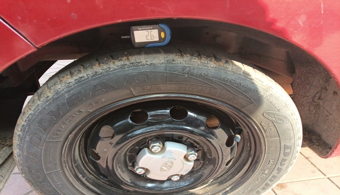 2017 Hyundai Eon ERA +, Petrol, Manual, 28,690 km, tyre