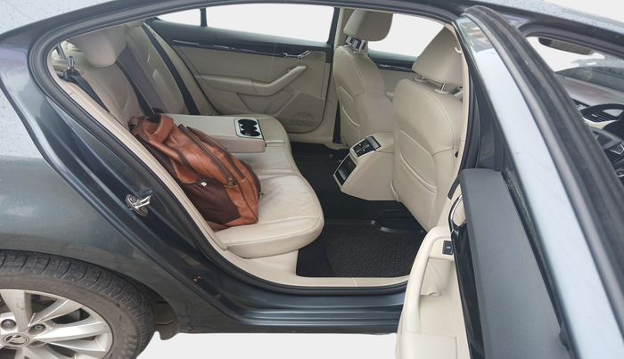 2019 Skoda Octavia 2.0 TDI L&K AT, Diesel, Automatic, 1,12,352 km, interior