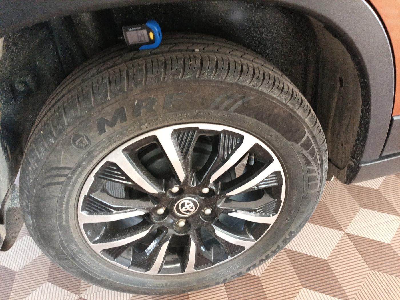 2021 Toyota URBAN CRUISER PREMIUM GRADE MT DUAL TONE, Petrol, Manual, 35,969 km, tyre