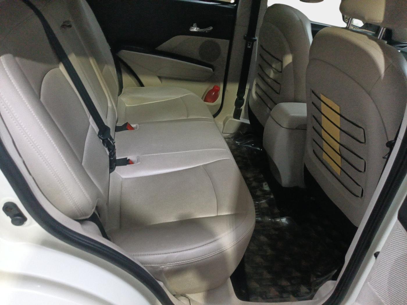 2019 Mahindra XUV300 W8 (O) 1.5 DIESEL AMT, Diesel, Automatic, 78,000 km, interior