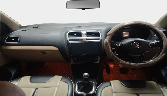 2015 Volkswagen Polo HIGHLINE1.5L, Diesel, Manual, 93,970 km, interior