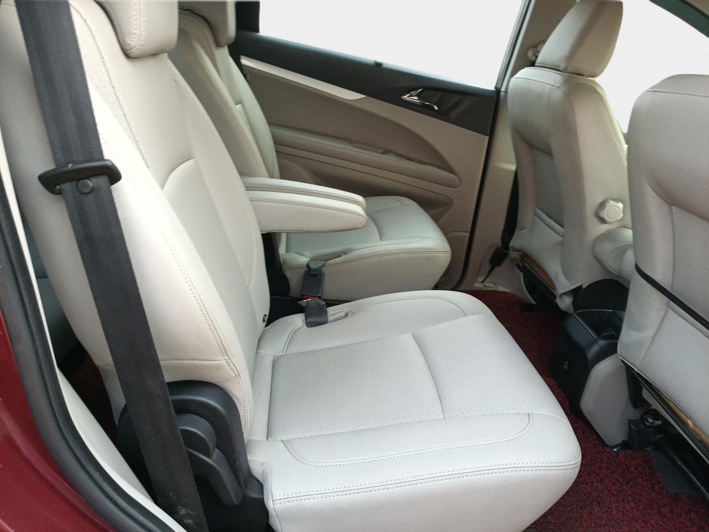 2018 Mahindra MARAZZO M8 7 STR, Diesel, Manual, 1,05,511 km, interior