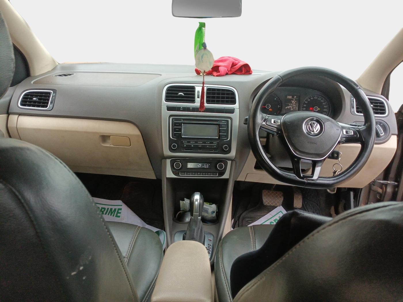 2015 Volkswagen Vento HIGHLINE 1.5 AT, Diesel, Automatic, 71,716 km, interior