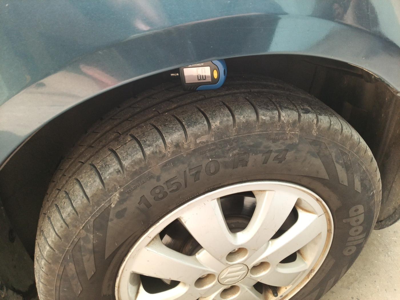 2011 Maruti Ritz ZXI, Petrol, Manual, 2,95,833 km, tyre
