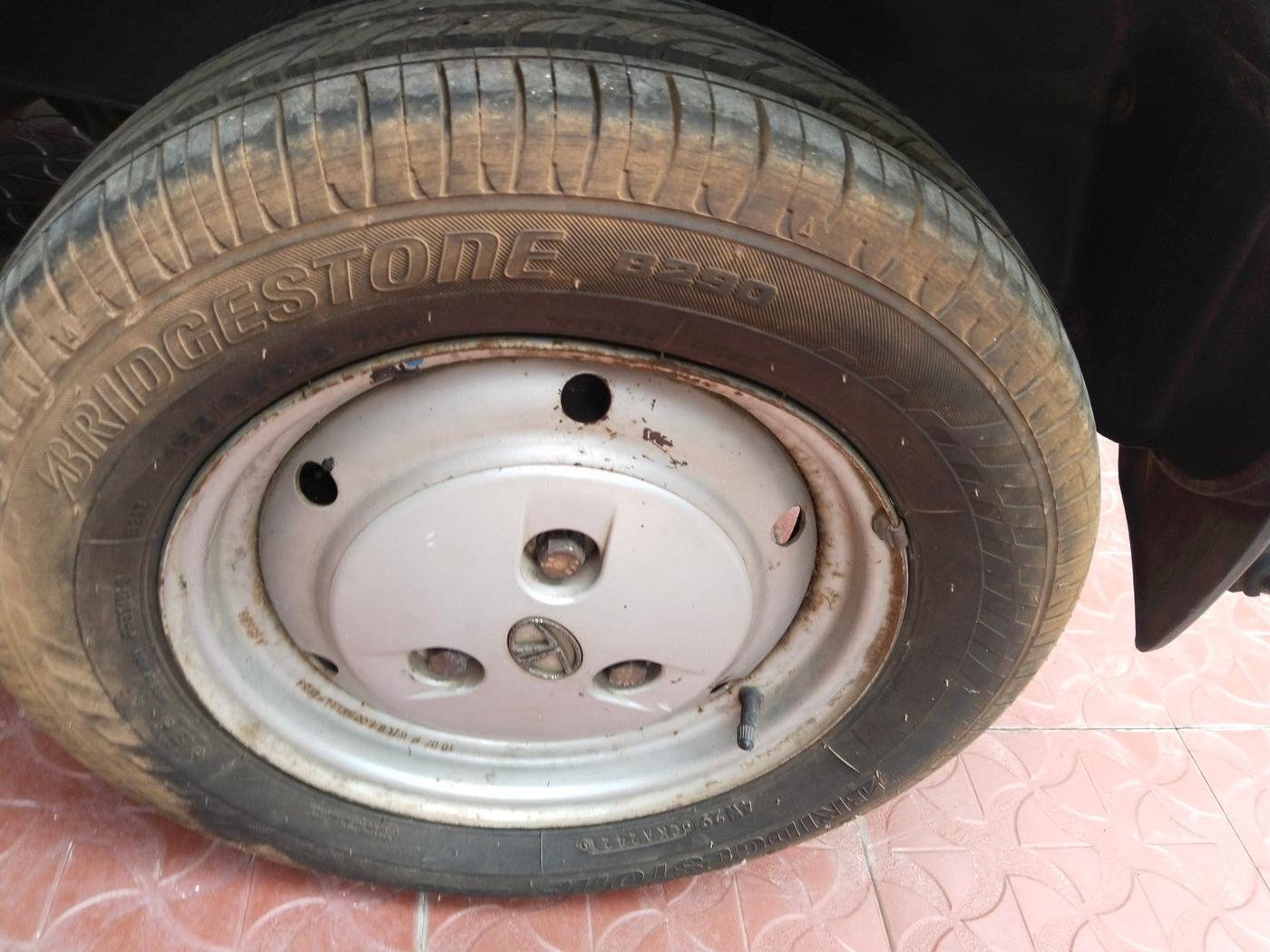 2010 Tata Nano LX, Petrol, Manual, 16,032 km, tyre