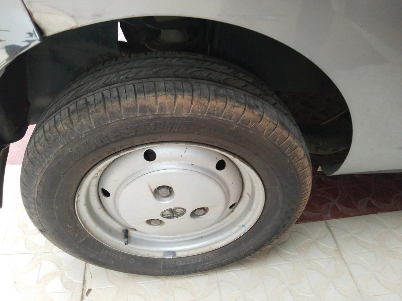 2010 Tata Nano LX, Petrol, Manual, 16,032 km, tyre