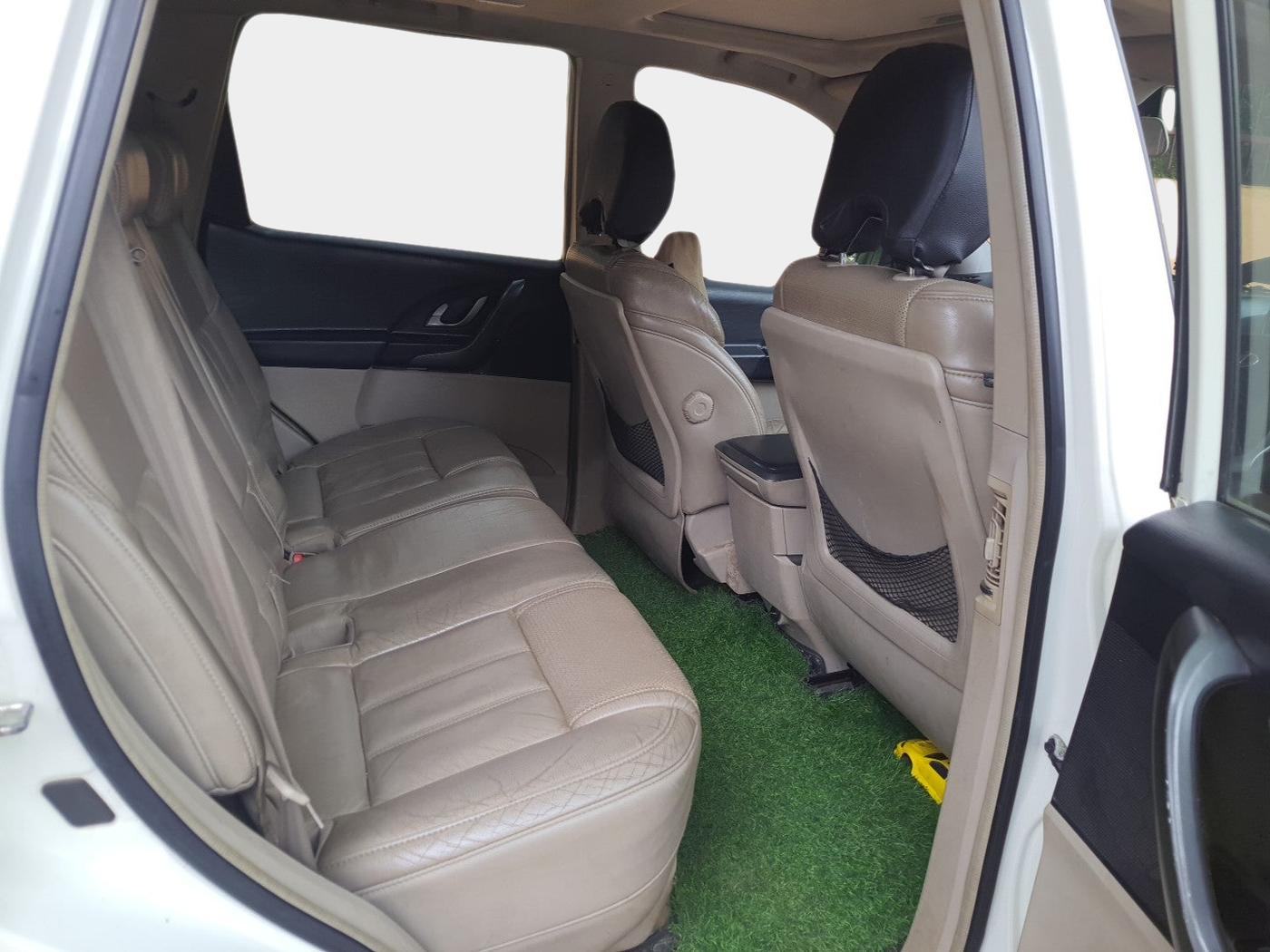 2016 Mahindra XUV500 W10, Diesel, Manual, 1,48,884 km, interior