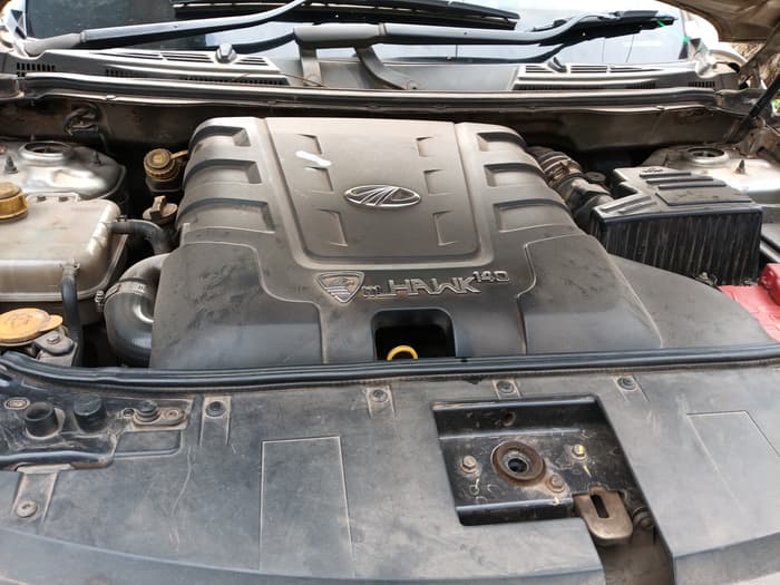 2015 Mahindra XUV500 W10, Diesel, Manual, 1,54,390 km, exterior