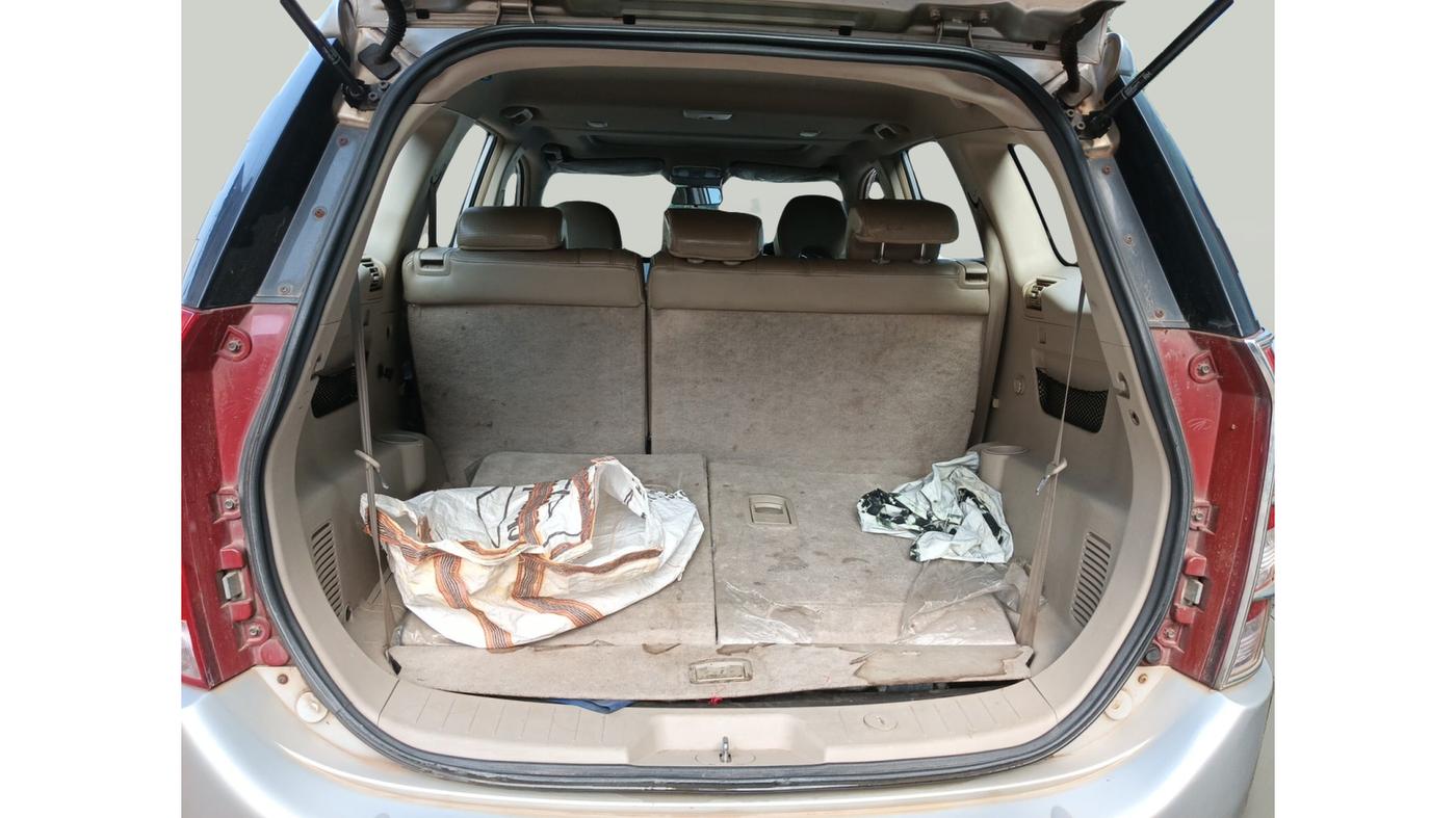 2015 Mahindra XUV500 W10, Diesel, Manual, 1,54,390 km, exterior