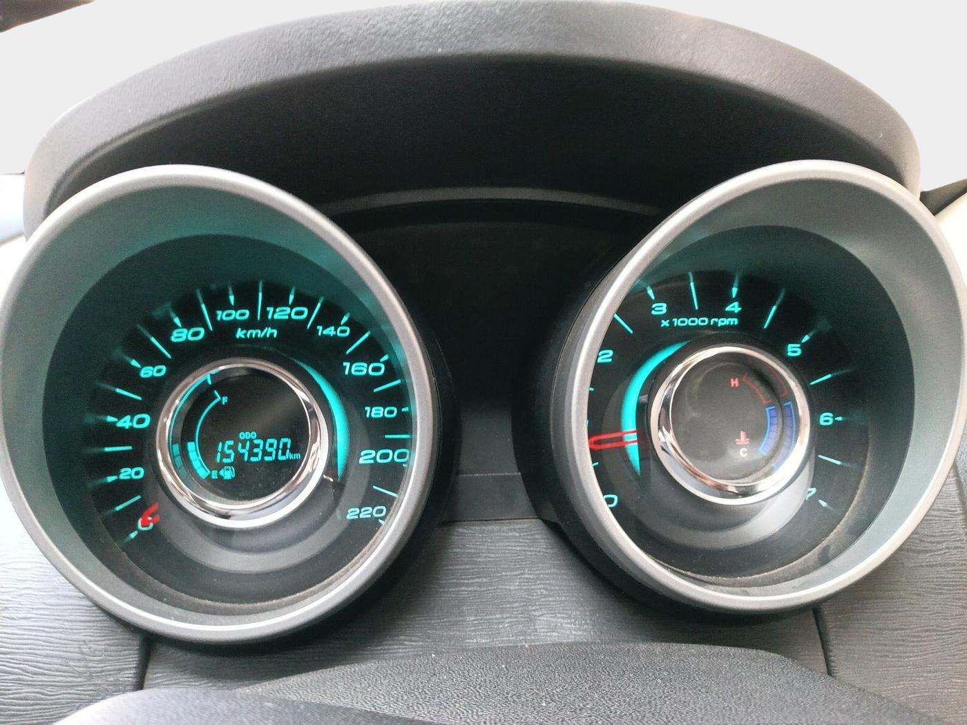 2015 Mahindra XUV500 W10, Diesel, Manual, 1,54,390 km, interior