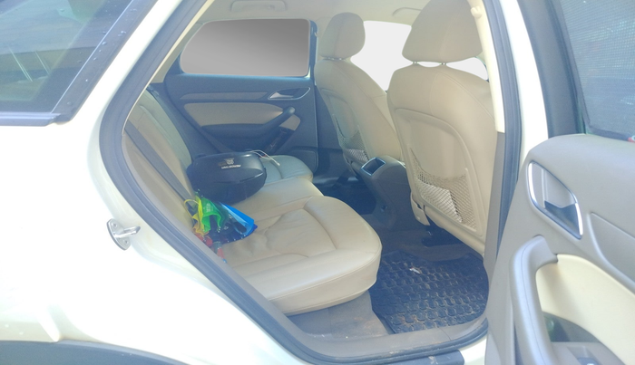 2013 Audi Q3 2.0 TDI, Diesel, Automatic, 61,508 km, interior