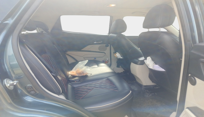 2022 Mahindra XUV300 W8 1.5 DIESEL, Diesel, Manual, 1,03,299 km, interior