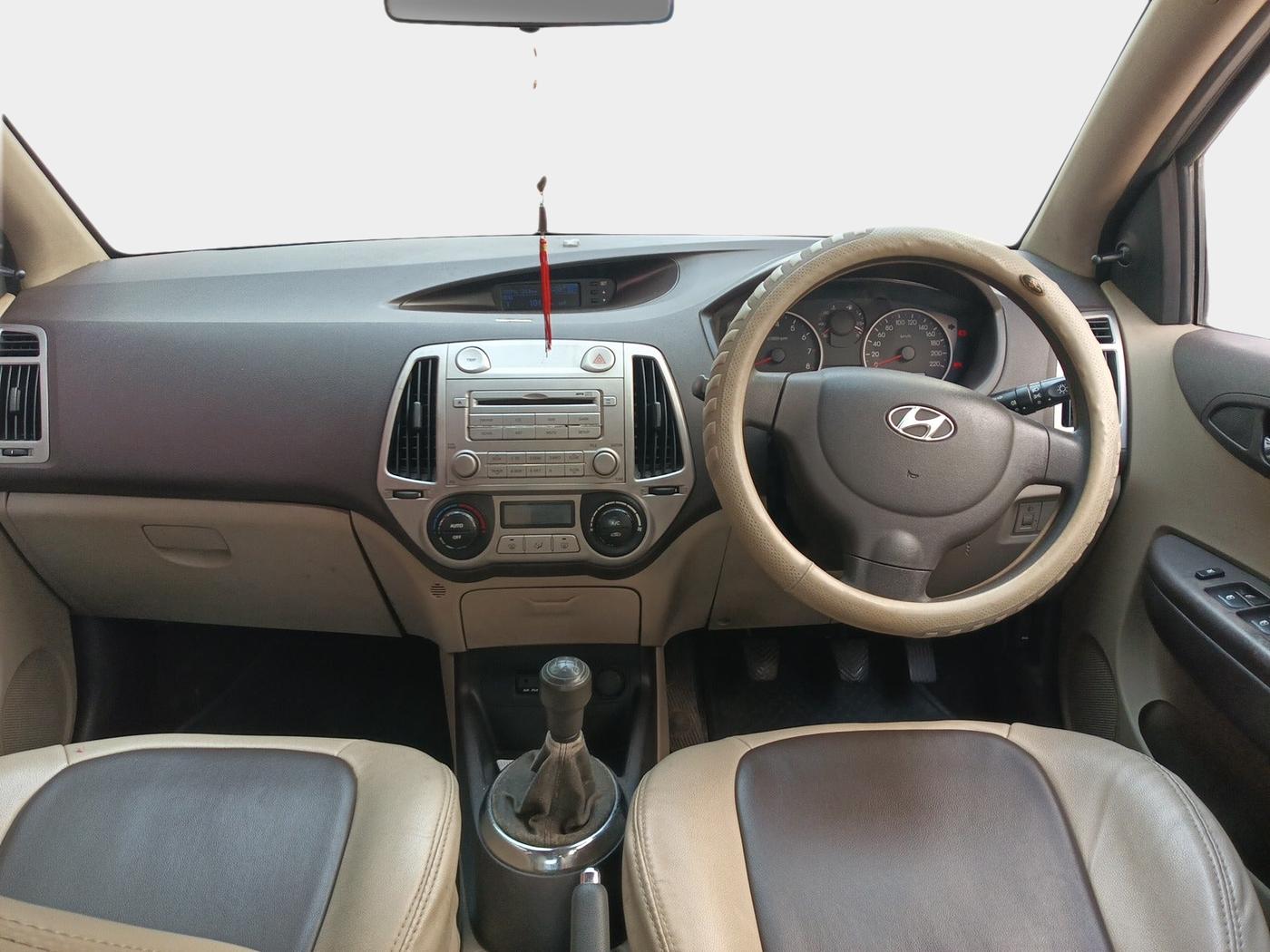 2011 Hyundai i20 MAGNA 1.2, Petrol, Manual, 1,19,370 km, interior