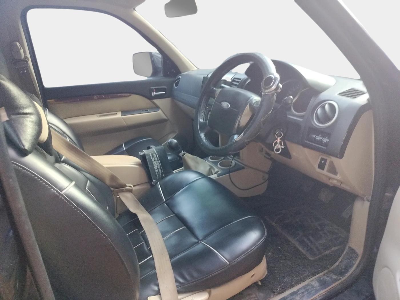 2009 Ford Endeavour 2.5L 4X2 MT, Diesel, Manual, 1,53,119 km, interior