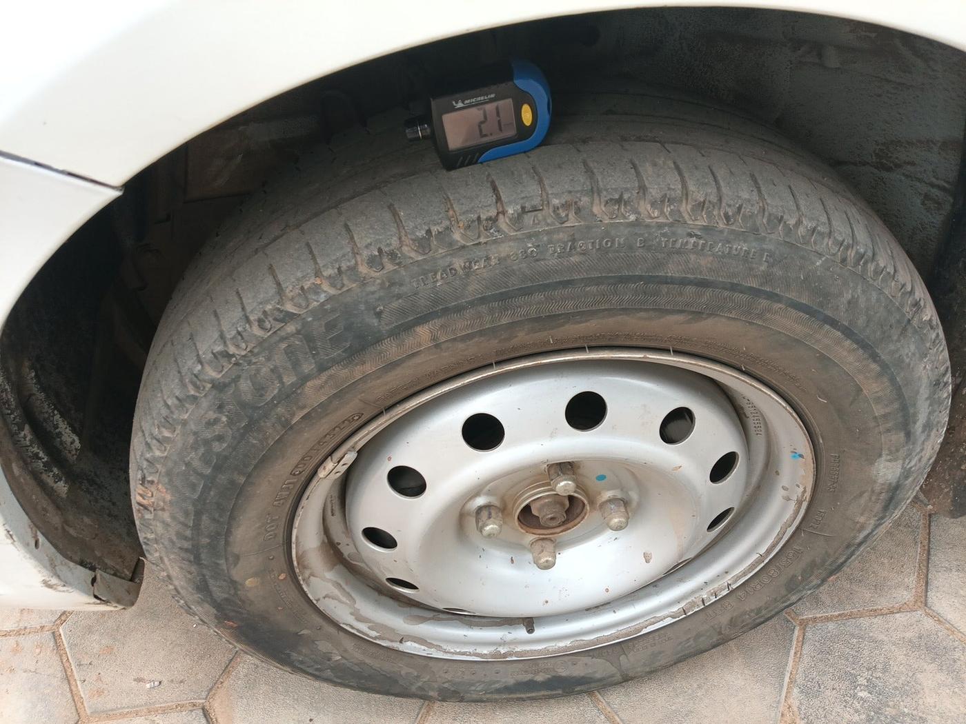2022 Maruti Swift Dzire TOUR S-CNG (O), Petrol, Manual, 48,176 km, tyre