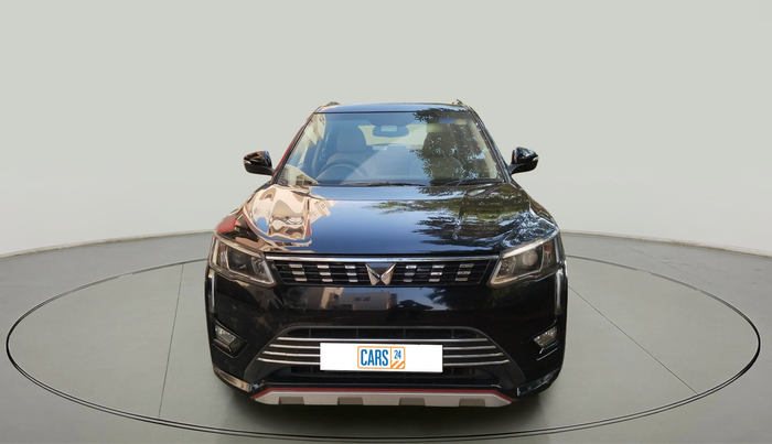 2024 Mahindra XUV300 W8 (O) 1.2 PETROL AMT, Petrol, Automatic, 22,104 km, exterior