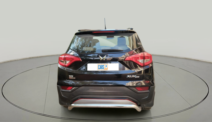 2024 Mahindra XUV300 W8 (O) 1.2 PETROL AMT, Petrol, Automatic, 22,104 km, exterior