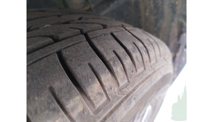 2024 Mahindra XUV300 W8 (O) 1.2 PETROL AMT, Petrol, Automatic, 22,104 km, tyre