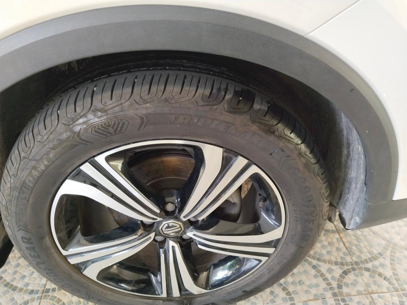2022 MG ASTOR SHARP 1.5 MT, Petrol, Manual, 17,212 km, tyre