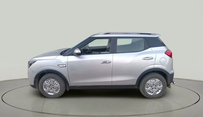 2022 Mahindra XUV300 W4 1.2 PETROL, Petrol, Manual, 32,557 km, exterior