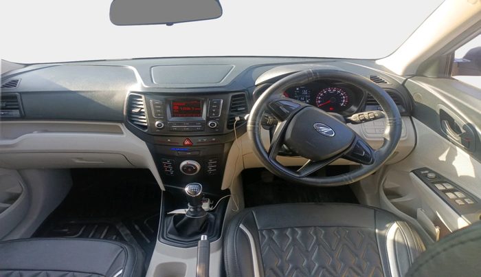 2022 Mahindra XUV300 W4 1.2 PETROL, Petrol, Manual, 32,557 km, interior