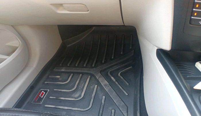 2022 Mahindra XUV300 W4 1.2 PETROL, Petrol, Manual, 32,557 km, interior