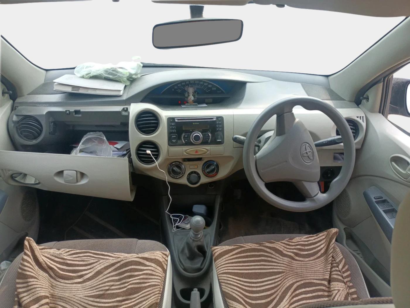 2014 Toyota Etios Liva GD, Diesel, Manual, 2,33,634 km, interior
