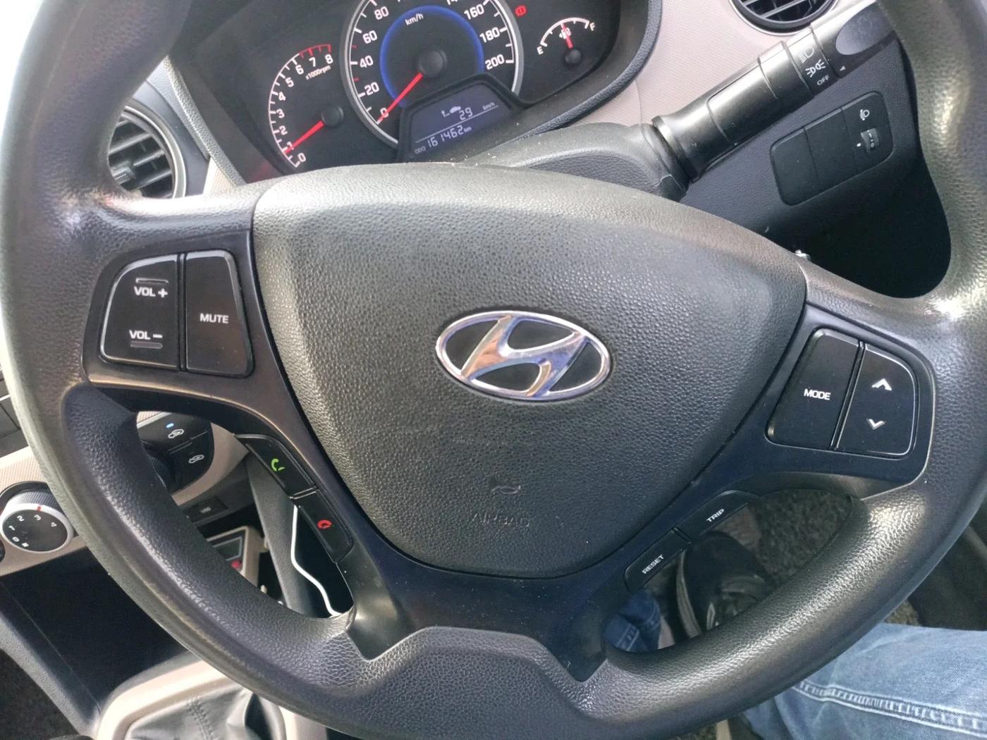 2019 Hyundai Grand i10 MAGNA 1.2 KAPPA VTVT, Petrol, Manual, 1,61,462 km, interior