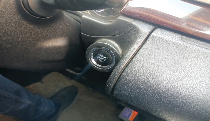 2016 Toyota Innova Crysta 2.4 VX 8 STR, Diesel, Manual, 1,13,230 km, interior