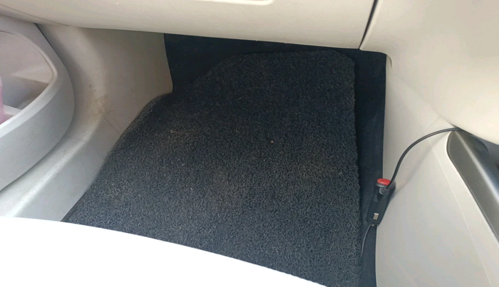 2019 Mahindra XUV300 W8 (O) 1.5 DIESEL, Diesel, Manual, 1,14,847 km, interior