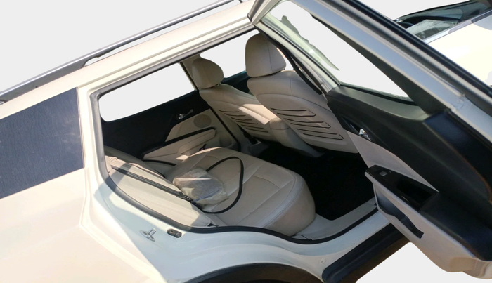 2019 Mahindra XUV300 W8 (O) 1.5 DIESEL, Diesel, Manual, 1,14,847 km, interior