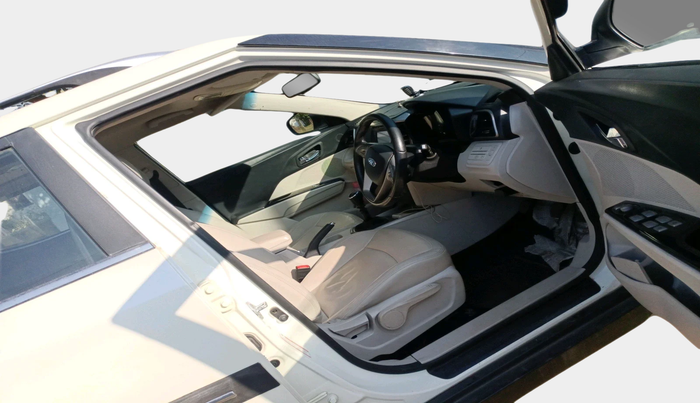 2019 Mahindra XUV300 W8 (O) 1.5 DIESEL, Diesel, Manual, 1,14,847 km, interior