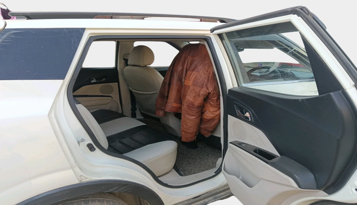 2019 Mahindra XUV300 W8 1.2 PETROL, Petrol, Manual, 1,32,140 km, interior