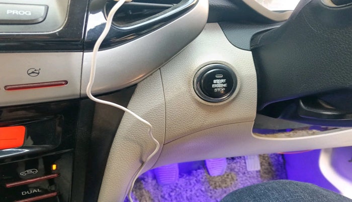 2019 Mahindra XUV300 W8 1.2 PETROL, Petrol, Manual, 1,32,140 km, interior