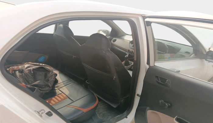 2015 Hyundai Xcent BASE 1.2, Petrol, Manual, 1,44,551 km, interior