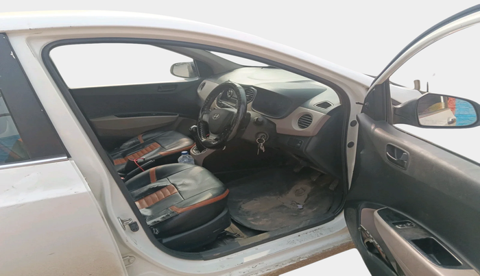 2015 Hyundai Xcent BASE 1.2, Petrol, Manual, 1,44,551 km, interior