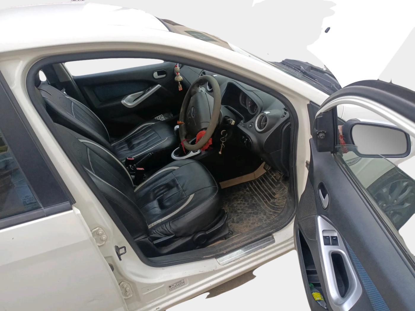2015 Ford New Figo TITANIUM 1.2 PETROL MT, Petrol, Manual, 54,978 km, interior
