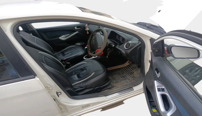 2015 Ford New Figo TITANIUM 1.2 PETROL MT, Petrol, Manual, 54,978 km, interior