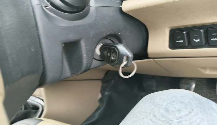 2016 Mahindra TUV300 T8, Diesel, Manual, 62,936 km, interior