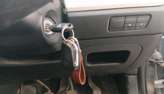 2023 Tata PUNCH PURE MT, Petrol, Manual, 27,044 km, interior