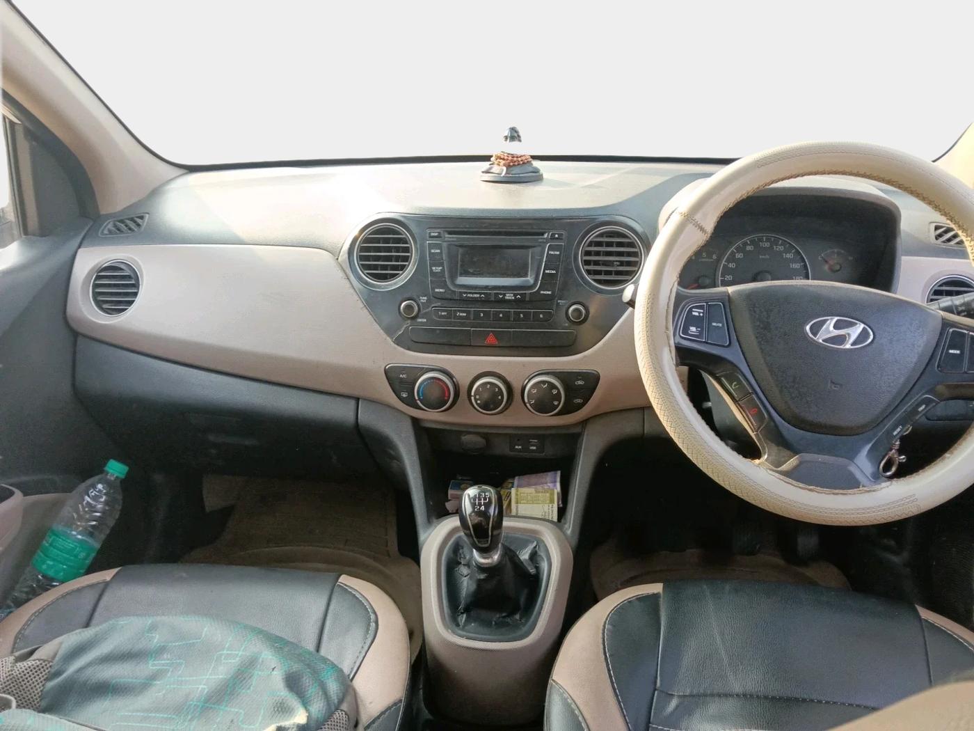 2015 Hyundai Grand i10 SPORTZ 1.1 CRDI, Diesel, Manual, 1,15,000 km, interior