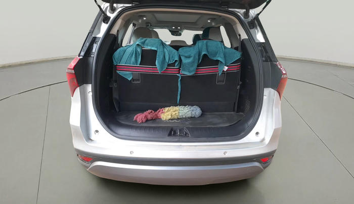 2023 Mahindra XUV700 AX 7 P MT 7 STR, Petrol, Manual, 17,379 km, exterior