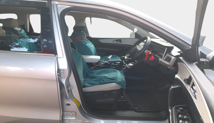 2023 Mahindra XUV700 AX 7 P MT 7 STR, Petrol, Manual, 17,379 km, interior