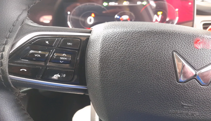 2023 Mahindra XUV700 AX 7 P MT 7 STR, Petrol, Manual, 17,379 km, interior